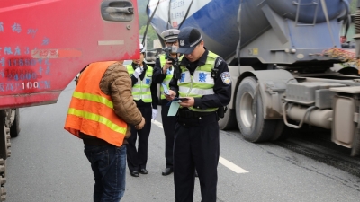 违章司机瑟瑟发抖！梅州交警开展异地用警交叉执法