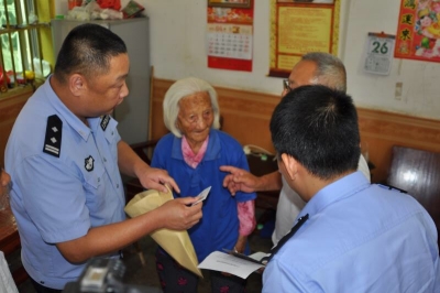 98岁阿婆年龄“缩水”，母子仅差9岁...大埔民警多方奔走助其恢复“正身”