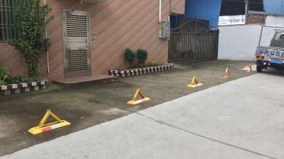 占位上演“终极大招”！梅城这些路都上了“锁”