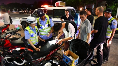 现场视频曝光！梅州警方“突袭”飙车党~