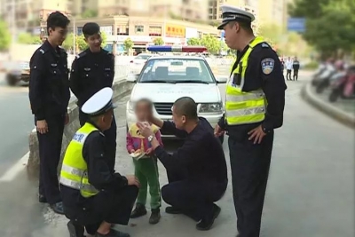 梅州V视丨小孩走失梅县街头 遇到民警反而“哇哇大哭”，咋回事？