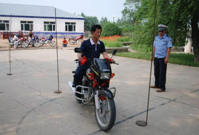 摩托车驾驶证哪里考？怎么考？要多少钱？只能帮你到这了