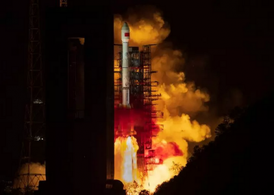我国成功发射第二代数据中继卫星系统首星