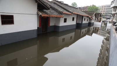 老祖屋成“水屋”，进门划个船...宗亲们好无奈！