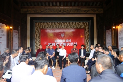 曾永祥到汤南镇新楼村传达贯彻省委书记李希来梅调研讲话精神