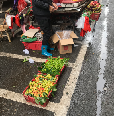 占道经营 道路拥堵 环境脏乱…梅城百花洲市场乱象何时休？