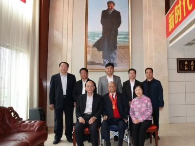 叶澄海、廖清清伉俪拜访“改革先锋”曾宪梓博士