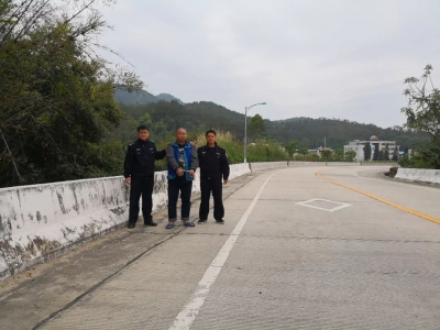 胆儿肥！外地男子开着豪车在五华流窜碰瓷，拘了