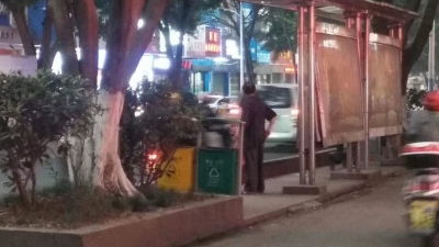 “能给我20块吃个盒饭吗？已经一天没吃了...”“可以给我20元坐车回家吗”...这些套路，你遇到过么？