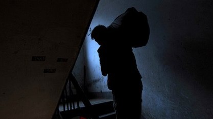 10多名智障流浪人员被强迫做搬运，没工资还遭殴打...