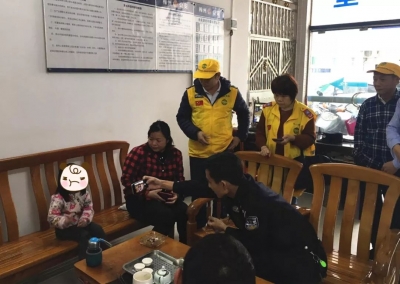 6岁萌娃独自出门“遛弯”，丰顺警方化身“奶爸”助归家