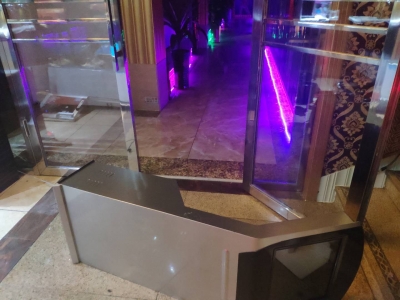 荒唐！梅县男子大闹足浴中心，事后竟说是喝“断片”了？！