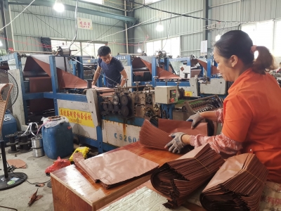 梅州柚有了“专用袋”！梅县区这个套袋厂投产运行了