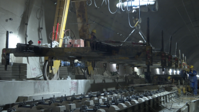 通车更近一步！梅汕高铁丰顺隧道无砟轨道板浇筑完成