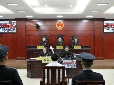 “严书记”受贿案一审开庭，被控受贿超572.9万元