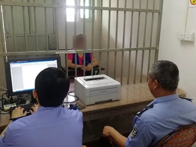 微信里的婚外情“女友”，竟然是年过40的老同学！这剧情...