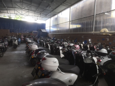 梅州有学生质疑：电动车“带痕”还给租车店，该付维修费吗？