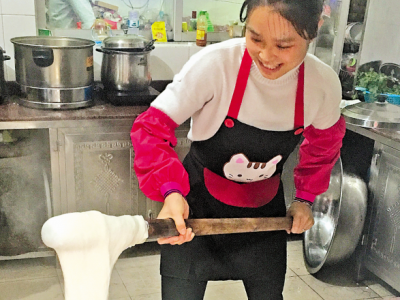 借助电商东风，五华80后夫妻把手工糍粑打造成“舌尖网红”