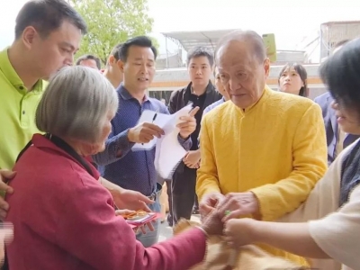 慈善家乐善好施！蕉岭文福镇300名困难群众喜领爱心“礼包”