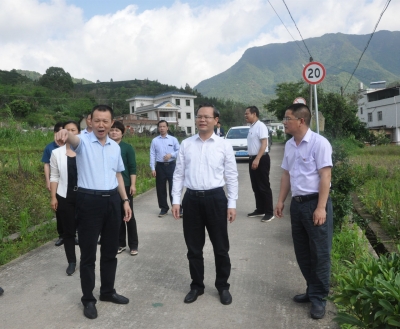 曾永祥到马图村传达贯彻省委书记李希来梅调研讲话精神