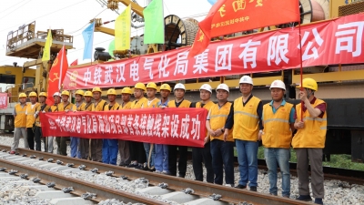 首条接触网导线成功架设！梅汕高铁拉开全线挂网架线序幕