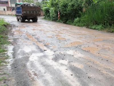 只为这个原因，300米乡道硬底难！梅江区岭上村民叫苦不迭