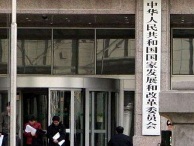 发改委：城里人到农村买宅基地的口子不能开