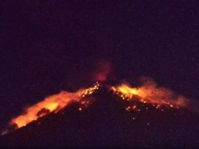 印尼巴厘岛阿贡火山喷发，部分航班取消