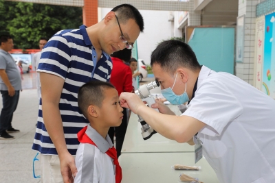 爱牙护眼 从小做起！我市举办“近视眼防控和口腔健康义诊”活动