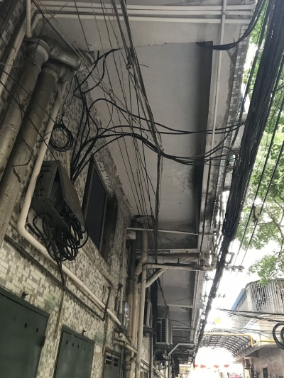 乱乱乱！何时能和梅城这些空中“蜘蛛网”说拜拜？