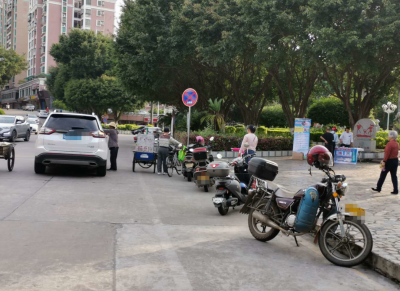 这件事20年前就说过了！梅城这里停车乱象多