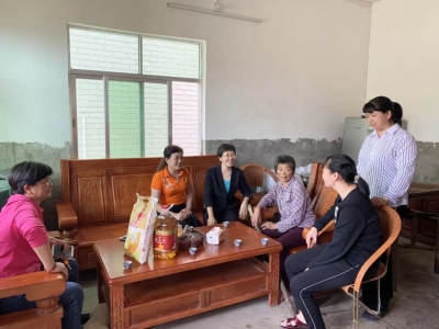 母亲节，五华妇联、女企业家走访慰问单亲贫困母亲