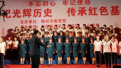 开国将军后代合唱团唱响东山学校，以歌为名传承红色正能量