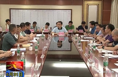 丘孝东：举全市之力推动高铁项目和一江两岸河堤公路项目建设