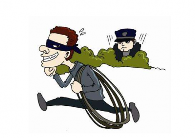 惊！两名未成年人贪图享乐，竟偷了8辆摩托车