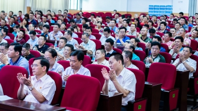 他们说，要这样努力建设名副其实声名远扬的平安之乡！