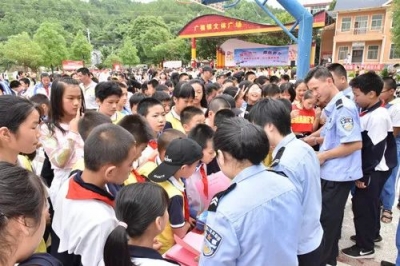 蕉岭县公安局防范突出违法犯罪系列宣传活动之走进新镇、广福