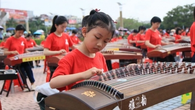 268名古筝乐手在兴宁同台弹奏盛世国乐，献礼祖国70华诞