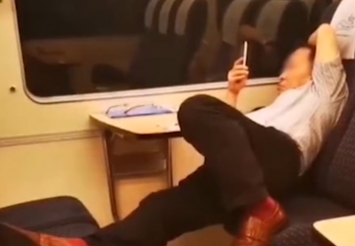 男子高铁上占三座还辱骂乘务员，广铁介入调查
