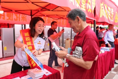 蕉岭、蕉华税务部门税宣走进广福“赴圩节”