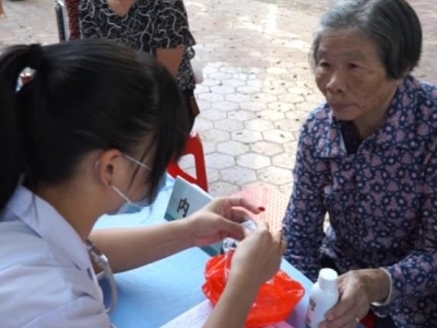 河北省承德市政协到梅县考察农村医疗卫生服务工作