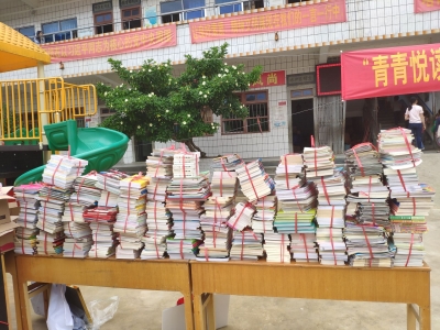 第三个“青青悦读”爱心图书角落户五华华拔小学