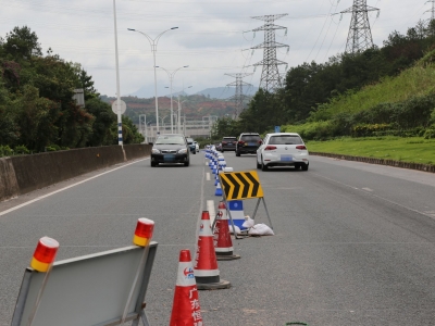 看看路况再出门！“五一”假期首日，梅州这些路段开启车䡛轟模式