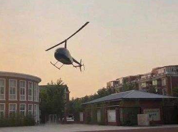 茶座丨以平常心看待家长开直升机进校园