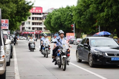 梅县民警巡逻时发现一辆小货车传出臭味，截停后吓一跳…