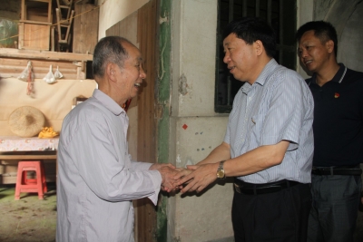 宋才华到仁居镇开展“七一” 讲党课和党内慰问活动