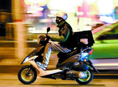 扬州整治外卖骑手“抢时间”：交通违法1次，停工1天