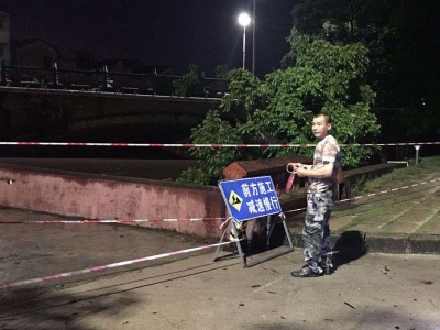预计凌晨2点左右，洪峰将经过梅城，还有多个河段将出现超警戒水位