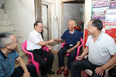 曾永祥率队到汤坑镇开展“七一”慰问党员活动