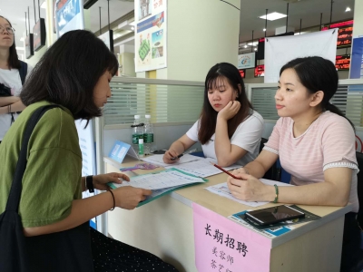 千校万岗，“职”想要你！梅州举行大中专毕业生专场招聘会